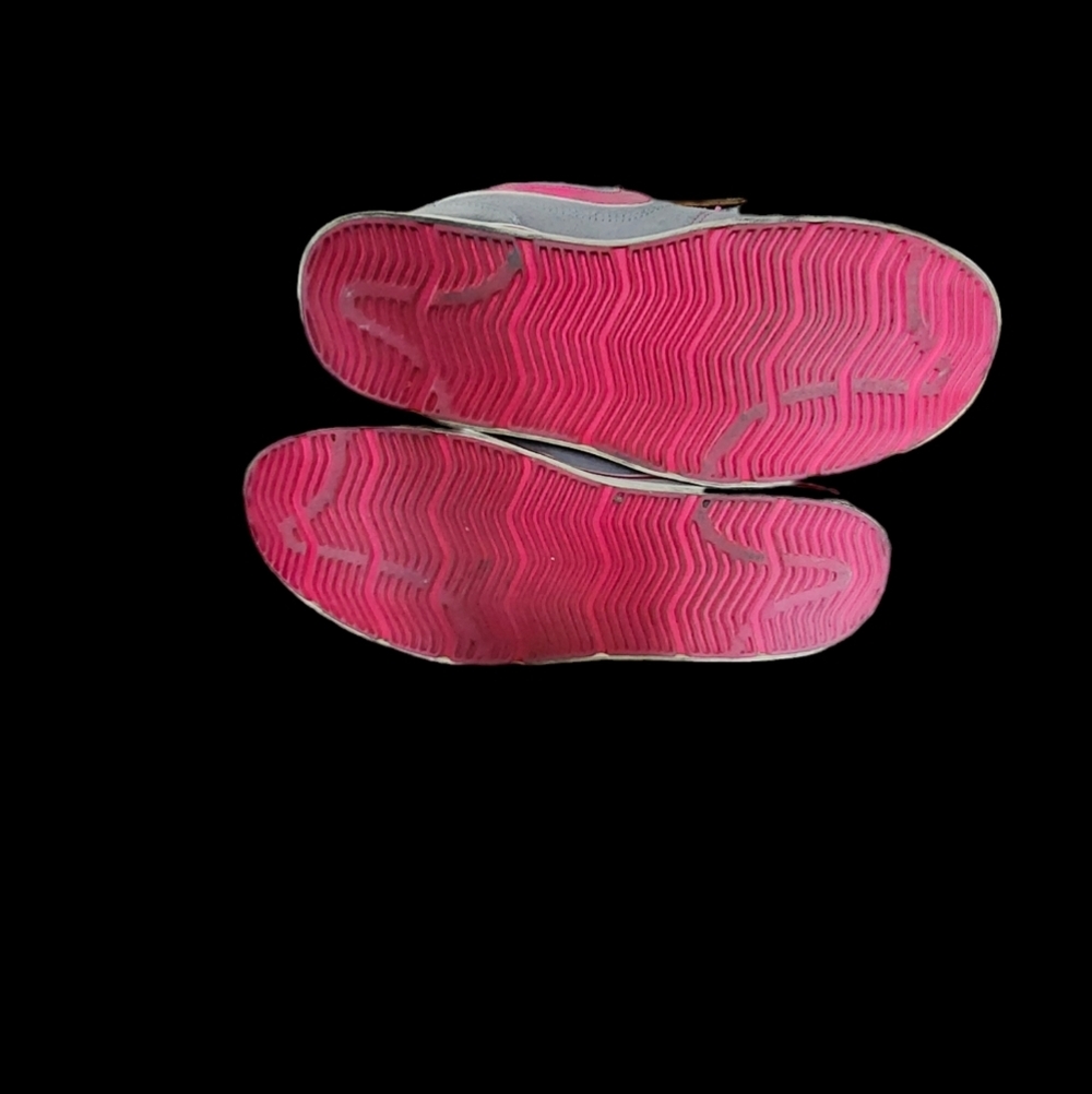 Nike Shoes - Picture 3 of 5